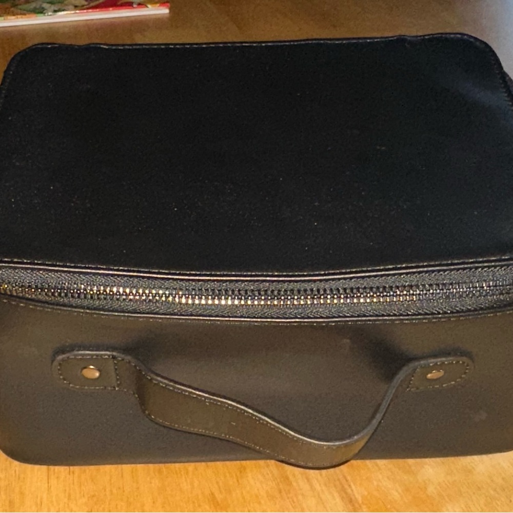 Elegant Black Makeup Brush Case